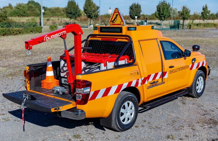  Renault Alaskan Road Safety Patrol by Durisotti 2016 года  (фото 5 из 22)
